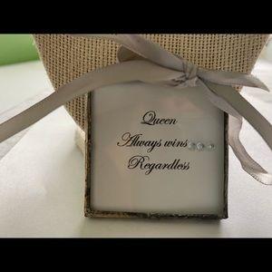 Queen Charm for necklace - vintage